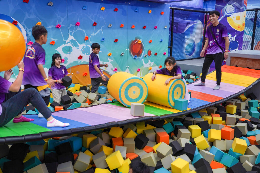 PM_Toyland_Rainbow_Bridge